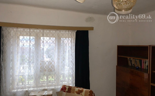 MAĎARSKO - SZOGLIGET PEKNÝ 2 IZBOVÝ TEHLOVÝ RD POZEMOK 1.000M2