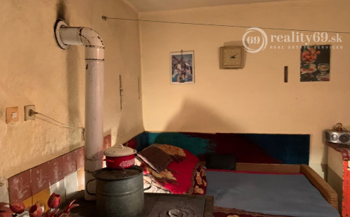 MAĎARSKO - SZOGLIGET PEKNÝ 2 IZBOVÝ TEHLOVÝ RD POZEMOK 1.000M2