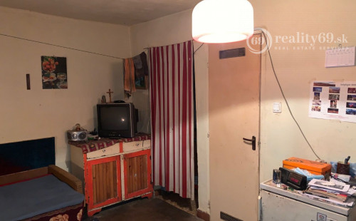 MAĎARSKO - SZOGLIGET PEKNÝ 2 IZBOVÝ TEHLOVÝ RD POZEMOK 1.000M2