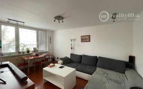 REZERVOVANÉ - FURČA - KROSNIANSKA 3 IZBOVÝ BYT PO KOMPLETNEJ REKONŠTRUKCII 67M2,  PLASTOVÉ OKNÁ, SKRINE, LODŽIA.