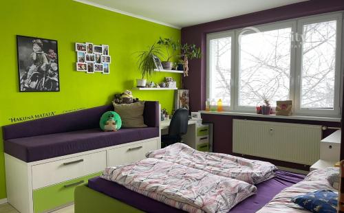 REZERVOVANÉ - FURČA - KROSNIANSKA 3 IZBOVÝ BYT PO KOMPLETNEJ REKONŠTRUKCII 67M2,  PLASTOVÉ OKNÁ, SKRINE, LODŽIA.