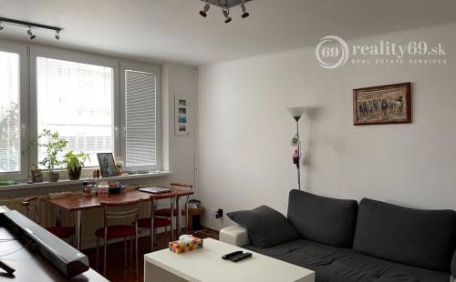 REZERVOVANÉ - FURČA - KROSNIANSKA 3 IZBOVÝ BYT PO KOMPLETNEJ REKONŠTRUKCII 67M2,  PLASTOVÉ OKNÁ, SKRINE, LODŽIA.