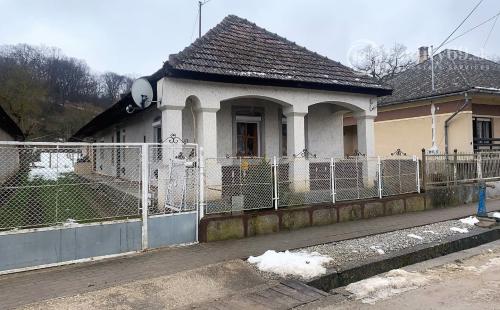 MAĎARSKO - MESZES DOM PO REKOŠTRUKCII -  2 IZBOVÝ DOM, POZEMOK 1.051 M2