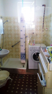 MAĎARSKO - GARADNA 3 IZBOVÝ RODINNÝ DOM, GARÁž S JAMOU, DIELŇA.