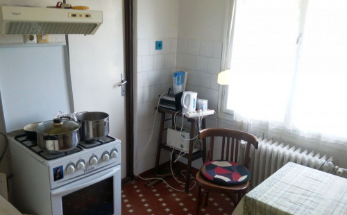 MAĎARSKO - GARADNA 3 IZBOVÝ RODINNÝ DOM, GARÁž S JAMOU, DIELŇA.