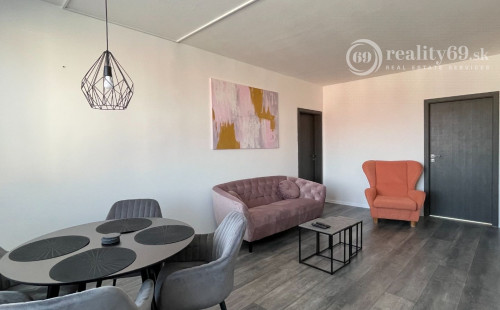 STARÉ MESTO - KUZMÁNYHO 4 IZBOVÝ BYT PO REKONŠTRUKCII VRÁTANE ZARIADENIA