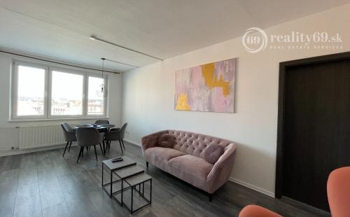 STARÉ MESTO - KUZMÁNYHO 4 IZBOVÝ BYT PO REKONŠTRUKCII VRÁTANE ZARIADENIA