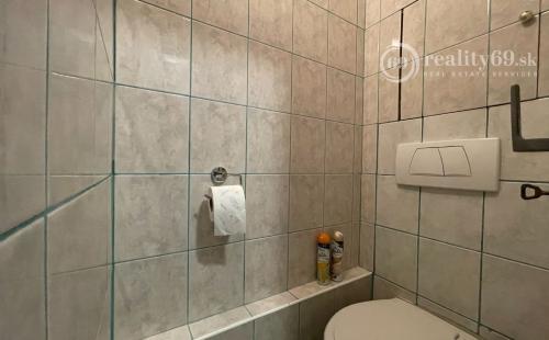 STARÉ MESTO - KUZMÁNYHO 4 IZBOVÝ BYT PO REKONŠTRUKCII VRÁTANE ZARIADENIA