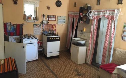 MAĎARSKO - TRIZS - AGGTELEK 5  IZBOVÝ DOM, RYBNÍK, JAZERO, VINNÁ PIVNICA.