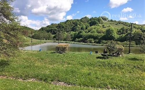 MAĎARSKO - TRIZS - AGGTELEK 5  IZBOVÝ DOM, RYBNÍK, JAZERO, VINNÁ PIVNICA.