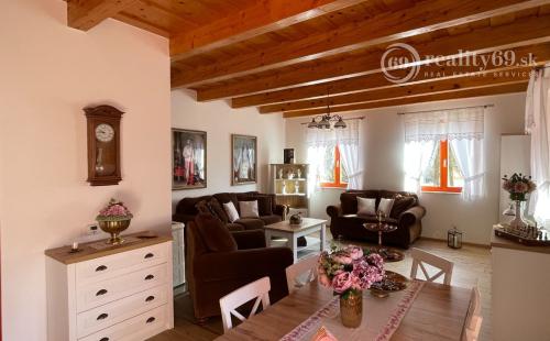 PRENÁJOM - AGGTELEK ROMANTICKÝ VIDIECKY DOM IBA 70 KM OD KOŠÍC -  V KRÁSNOM PROSTREDÍ