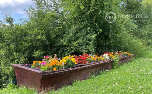PRENÁJOM - SZALONNA KOMPLETNE ZARIADENÁ CHATA PRI JAZERE RAKACA.