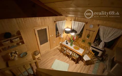PRENÁJOM - SZALONNA KOMPLETNE ZARIADENÁ CHATA PRI JAZERE RAKACA.