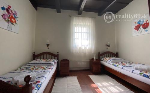 PRENÁJOM - SZŐLŐSARDÓ ROMANTICKÁ VIDIECKA USADLOSŤ IBA 50 KM OD KOŠÍC -  V LONE PRÍRODY.