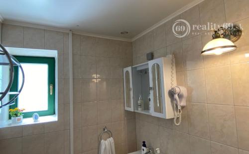 PRENÁJOM - SZŐLŐSARDÓ ROMANTICKÁ VIDIECKA USADLOSŤ IBA 50 KM OD KOŠÍC -  V LONE PRÍRODY.