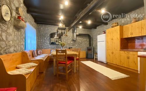 PRENÁJOM - SZŐLŐSARDÓ ROMANTICKÁ VIDIECKA USADLOSŤ IBA 50 KM OD KOŠÍC -  V LONE PRÍRODY.