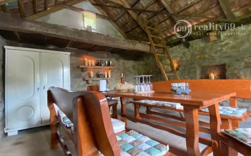 PRENÁJOM - SZŐLŐSARDÓ ROMANTICKÁ VIDIECKA USADLOSŤ IBA 50 KM OD KOŠÍC -  V LONE PRÍRODY.