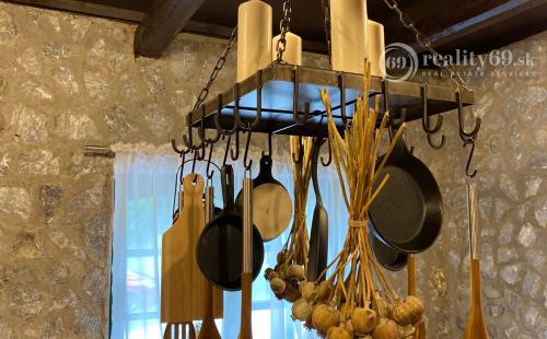 PRENÁJOM - SZŐLŐSARDÓ ROMANTICKÁ VIDIECKA USADLOSŤ IBA 50 KM OD KOŠÍC -  V LONE PRÍRODY.