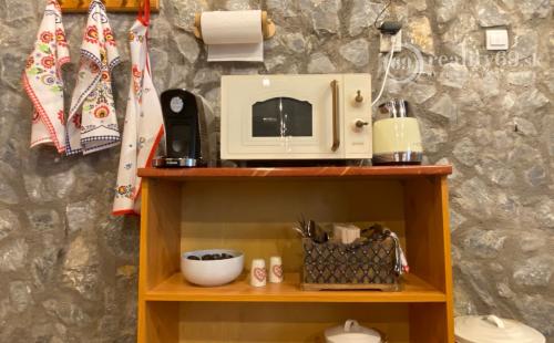 PRENÁJOM - SZŐLŐSARDÓ ROMANTICKÁ VIDIECKA USADLOSŤ IBA 50 KM OD KOŠÍC -  V LONE PRÍRODY.