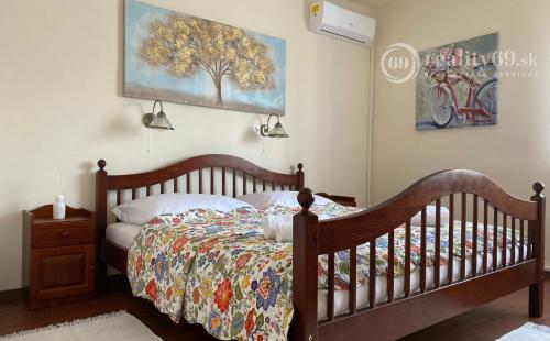 PRENÁJOM - SZŐLŐSARDÓ ROMANTICKÁ VIDIECKA USADLOSŤ IBA 50 KM OD KOŠÍC -  V LONE PRÍRODY.