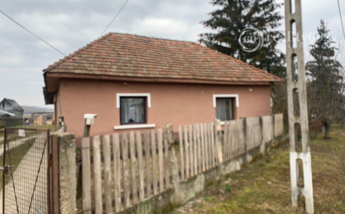 MAĎARSKO - KRÁSZNOKVAJDA 4 IZBOVÝ RODINNÝ DOM S GARÁŽOU.