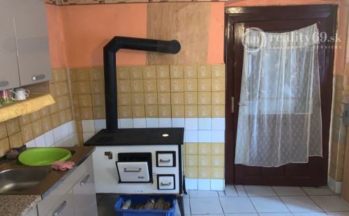 MAĎARSKO - KRÁSZNOKVAJDA 4 IZBOVÝ RODINNÝ DOM S GARÁŽOU.