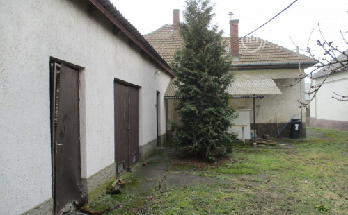 MAĎARSKO - NOVAJIDRÁNY 2 IZBOVÝ RODINNÝ DOM SO ZÁHRADOU