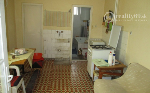 MAĎARSKO - NOVAJIDRÁNY 2 IZBOVÝ RODINNÝ DOM SO ZÁHRADOU