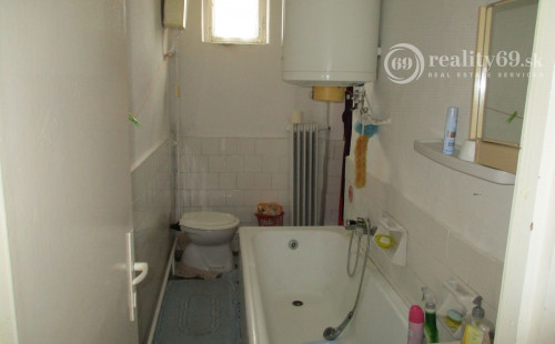 MAĎARSKO - NOVAJIDRÁNY 2 IZBOVÝ RODINNÝ DOM SO ZÁHRADOU