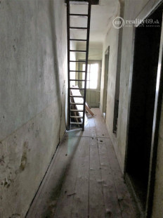 SMOLNÍK - MEŠTIANSKY DOM S OBCHODNÝM PRIESTOROM V CENTRE MESTA.