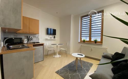 STARÉ MESTO -  HLAVNÁ CENTRUM MESTA BYT KOMPLET ZARIADENÝ