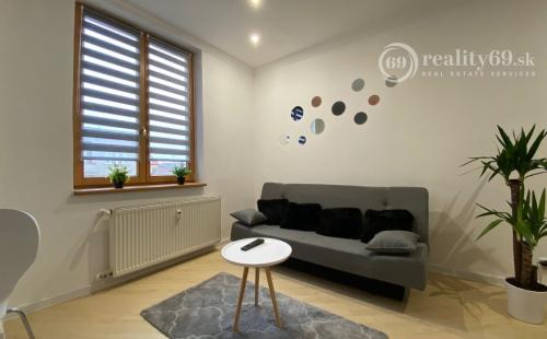 STARÉ MESTO -  HLAVNÁ CENTRUM MESTA BYT KOMPLET ZARIADENÝ