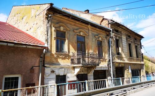 SMOLNÍK - MEŠTIANSKY DOM S OBCHODNÝM PRIESTOROM V CENTRE MESTA.