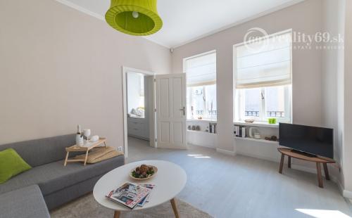 CENTRUM MESTA - LUXUSNÉ MODERNÉ APARTMÁNY V CENTRE MESTA KOMPLETNE ZARIADENÉ.