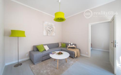 CENTRUM MESTA - LUXUSNÉ MODERNÉ APARTMÁNY V CENTRE MESTA KOMPLETNE ZARIADENÉ.