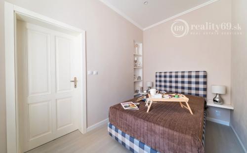 CENTRUM MESTA - LUXUSNÉ MODERNÉ APARTMÁNY V CENTRE MESTA KOMPLETNE ZARIADENÉ.