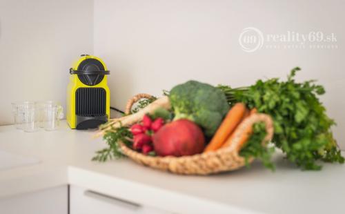 CENTRUM MESTA - LUXUSNÉ MODERNÉ APARTMÁNY V CENTRE MESTA KOMPLETNE ZARIADENÉ.