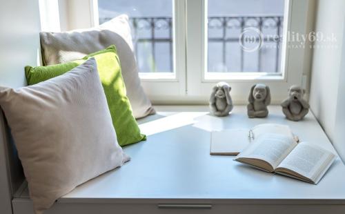 CENTRUM MESTA - LUXUSNÉ MODERNÉ APARTMÁNY V CENTRE MESTA KOMPLETNE ZARIADENÉ.