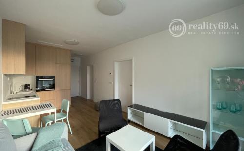 TERASA - ZARIADENÝ 2 IZBOVÝ BYT NOVÁ TERASA , LODŽIA, PARKING - NOVOSTAVBA.