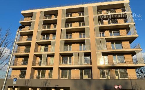 TERASA - ZARIADENÝ 2 IZBOVÝ BYT NOVÁ TERASA , LODŽIA, PARKING - NOVOSTAVBA.