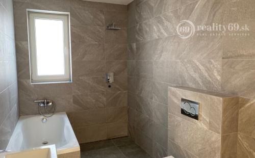 KECHNEC - KVALITNÁ NOVOSTAVBA 4 IZBOVÉHO RD - V ŠTÁDIU VÝSTAVBY.