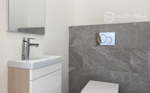 KECHNEC - KVALITNÁ NOVOSTAVBA 4 IZBOVÉHO RD - V ŠTÁDIU VÝSTAVBY.