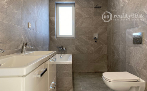 KECHNEC - KVALITNÁ NOVOSTAVBA 4 IZBOVÉHO RD - V ŠTÁDIU VÝSTAVBY.