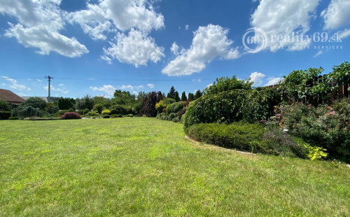 MYSLAVA - NOVÁ CENA - LUXUSNÁ 5 IZBOVÁ VILA S NÁDHERNÝM POZEMKOM PRE NÁROČNÉHO KLIENTA.