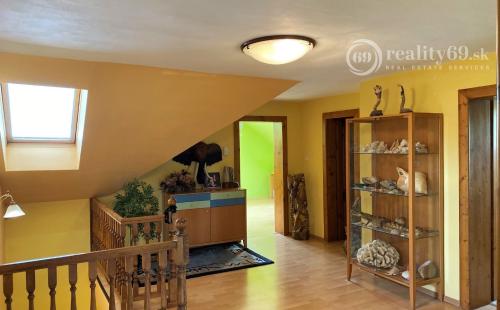 MYSLAVA - NOVÁ CENA - LUXUSNÁ 5 IZBOVÁ VILA S NÁDHERNÝM POZEMKOM PRE NÁROČNÉHO KLIENTA.