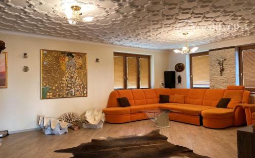 MYSLAVA - NOVÁ CENA - LUXUSNÁ 5 IZBOVÁ VILA S NÁDHERNÝM POZEMKOM PRE NÁROČNÉHO KLIENTA.