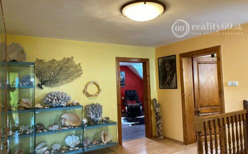 MYSLAVA - NOVÁ CENA - LUXUSNÁ 5 IZBOVÁ VILA S NÁDHERNÝM POZEMKOM PRE NÁROČNÉHO KLIENTA.