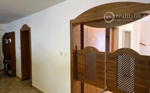 MYSLAVA - NOVÁ CENA - LUXUSNÁ 5 IZBOVÁ VILA S NÁDHERNÝM POZEMKOM PRE NÁROČNÉHO KLIENTA.