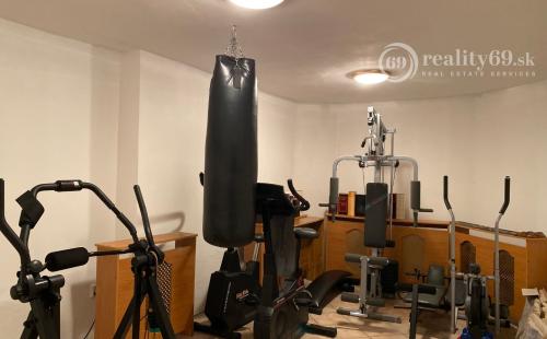 MYSLAVA - NOVÁ CENA - LUXUSNÁ 5 IZBOVÁ VILA S NÁDHERNÝM POZEMKOM PRE NÁROČNÉHO KLIENTA.