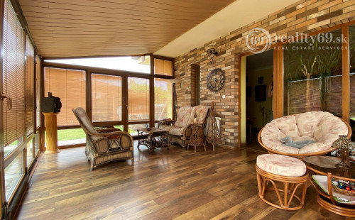 MYSLAVA - NOVÁ CENA - LUXUSNÁ 5 IZBOVÁ VILA S NÁDHERNÝM POZEMKOM PRE NÁROČNÉHO KLIENTA.